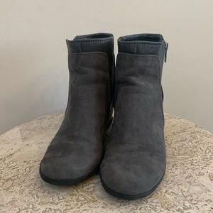 Women’s Aerosoles Size 8 Gray Ankle Boots
